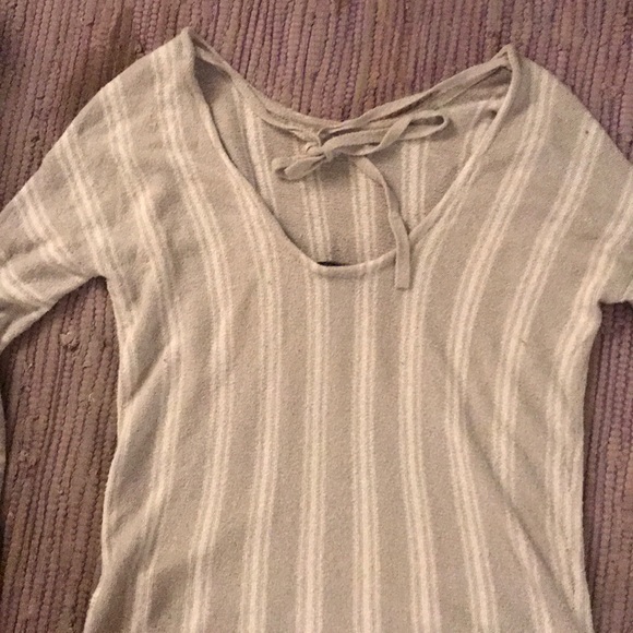 🦄🦄5/25Express Grey Striped Tie Back Bell Sleeve - Picture 2 of 3